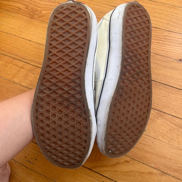 Vans Sk8-Hi Shoe in a cream suede, size 7 womens / size 5.5 mens - Picture 5 of 6